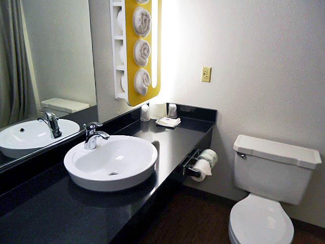 Quality Inn Coraopolis Bilik gambar