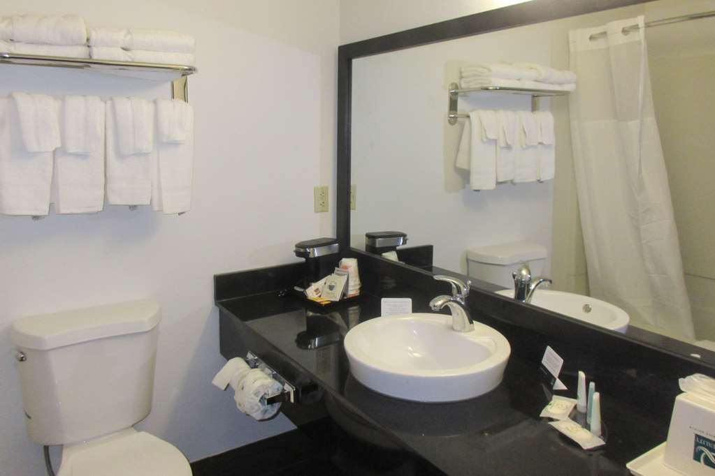 Quality Inn Coraopolis Bilik gambar